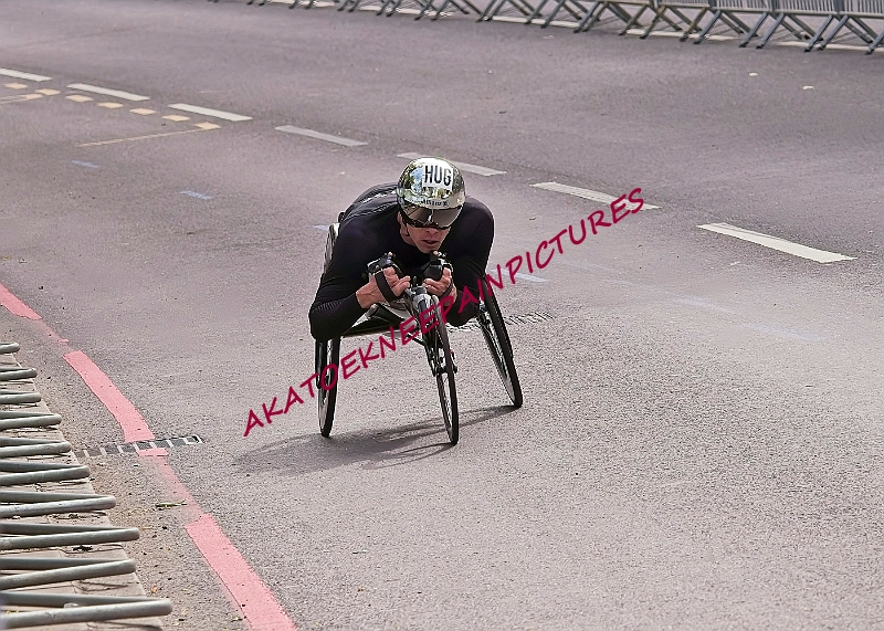240421LONDONMARAA00005A.JPG