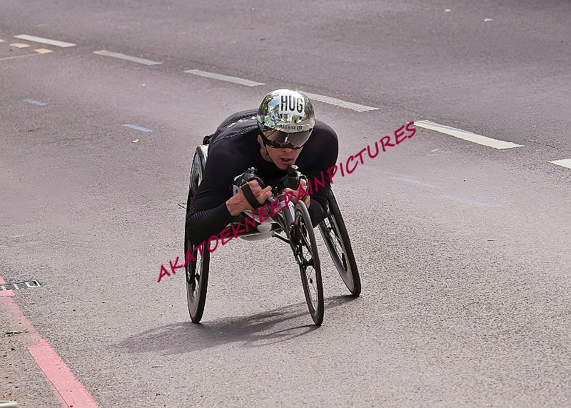 240421LONDONMARAA00010A.JPG
