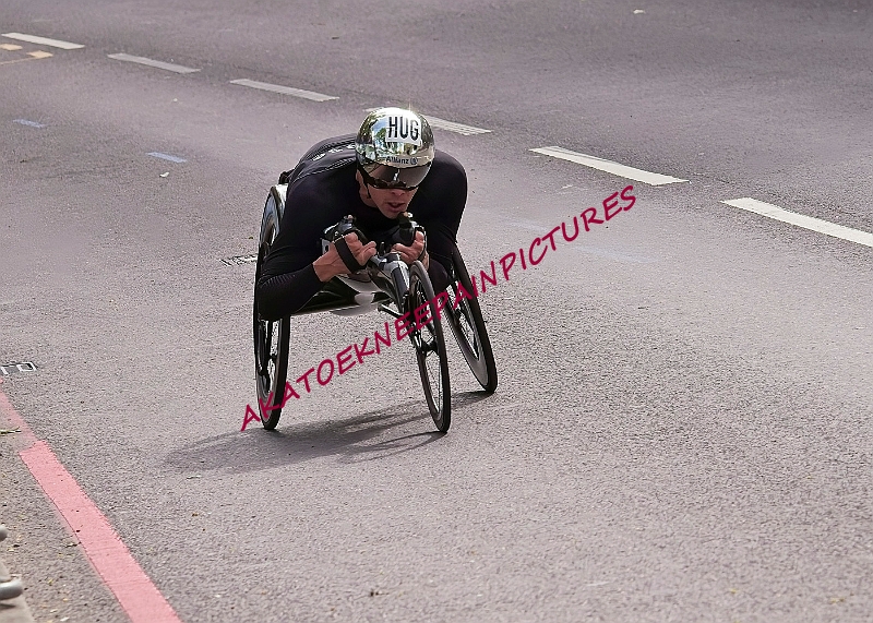 240421LONDONMARAA00011A.JPG