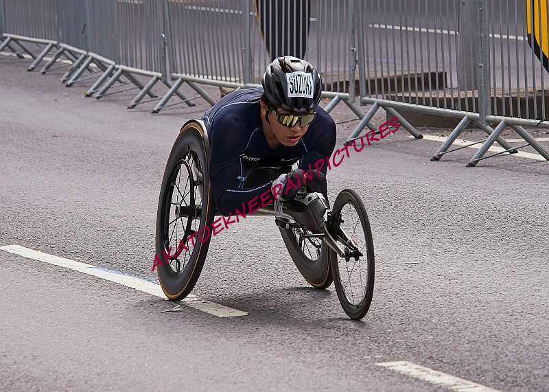 240421LONDONMARAA00065A.JPG
