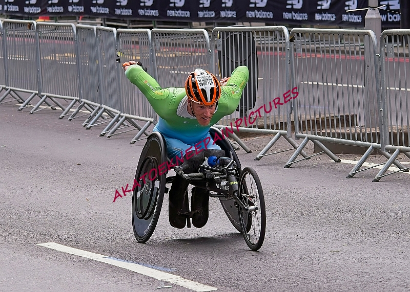 240421LONDONMARAA00083A.JPG
