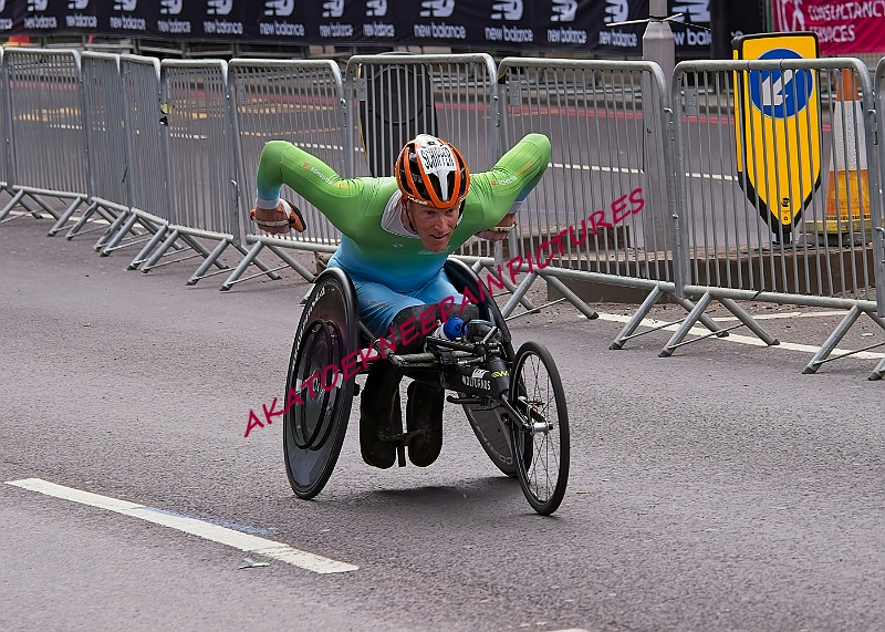 240421LONDONMARAA00085A.JPG