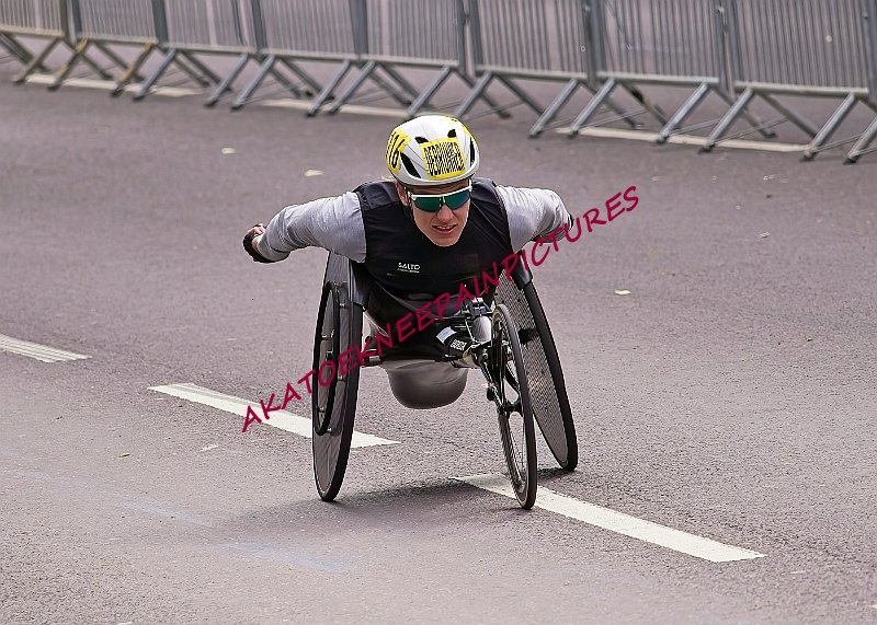 240421LONDONMARAA00099A.JPG