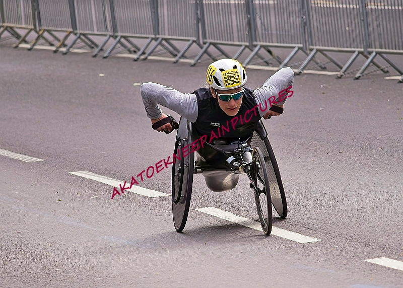 240421LONDONMARAA00102A.JPG