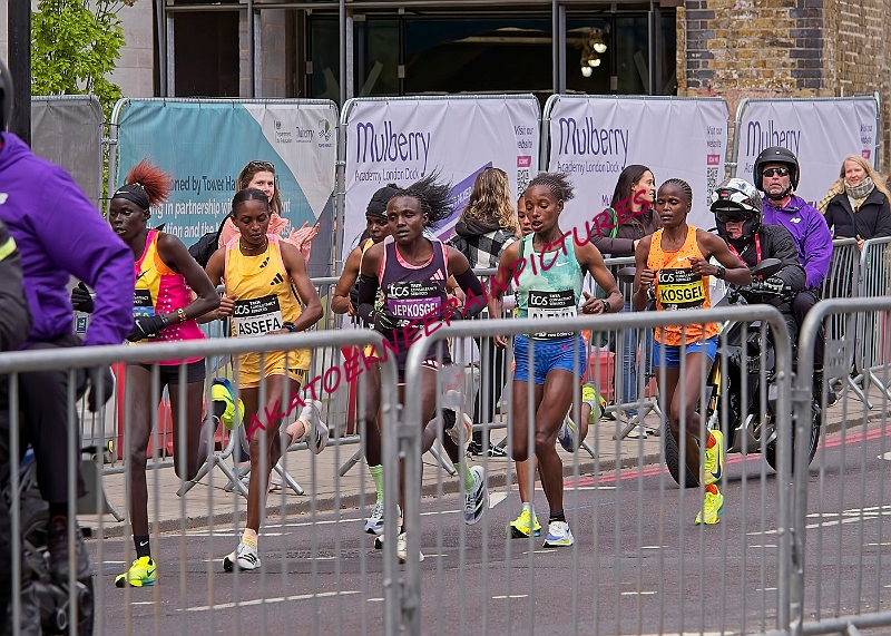 240421LONDONMARAA00111A.JPG