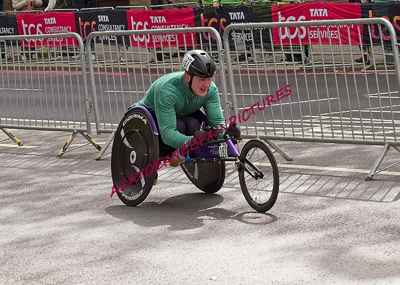 240421LONDONMARAA00205A.JPG