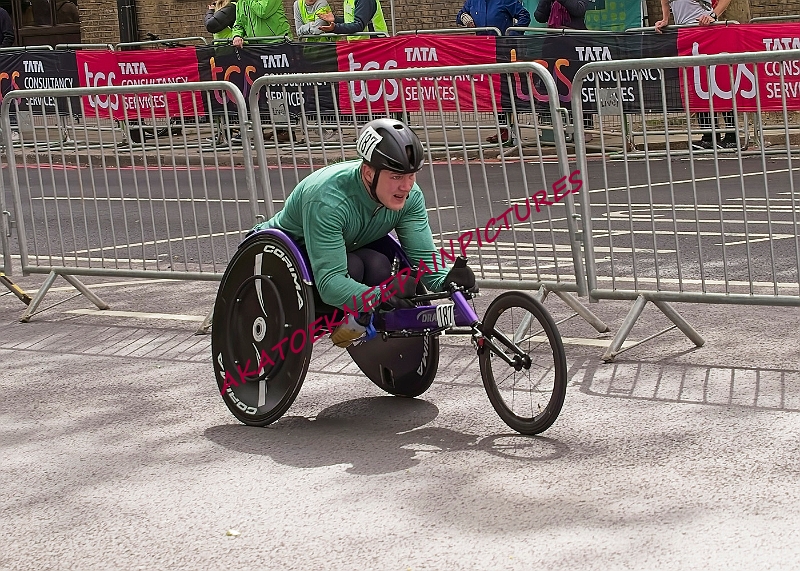 240421LONDONMARAA00208A.JPG
