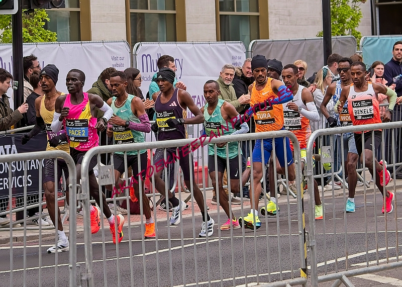 240421LONDONMARAA00211A.JPG