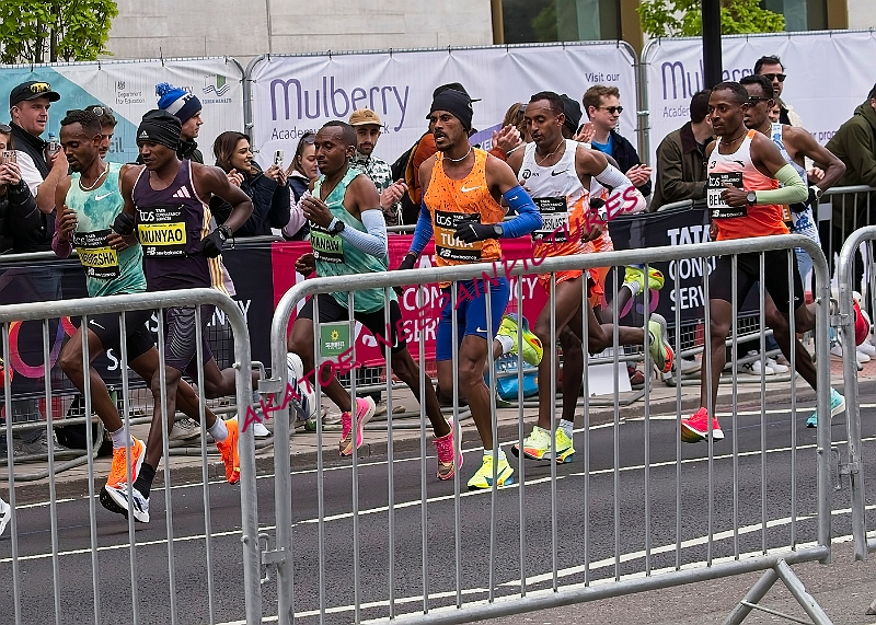 240421LONDONMARAA00216A.JPG