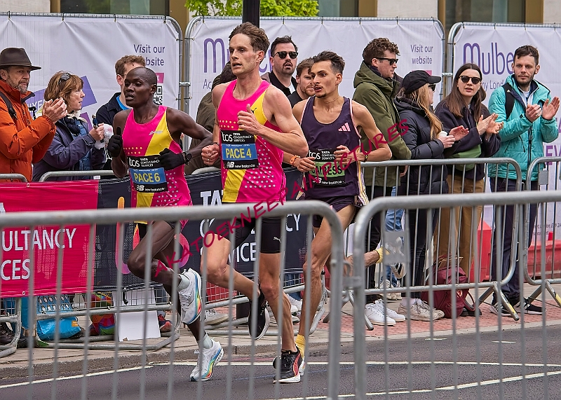240421LONDONMARAA00248A.JPG
