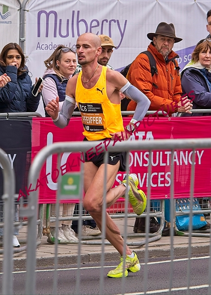 240421LONDONMARAA00269A.JPG