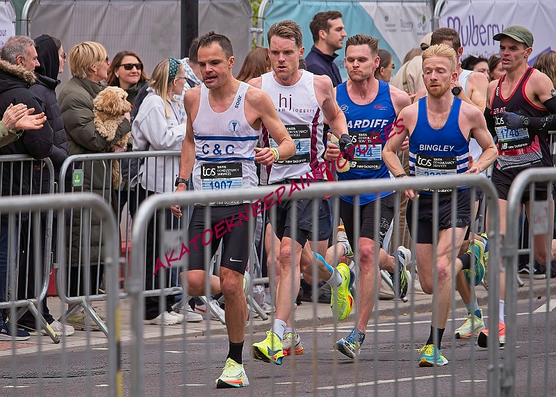 240421LONDONMARAA00386A.JPG