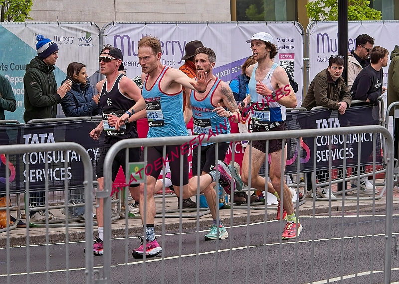 240421LONDONMARAA00415A.JPG
