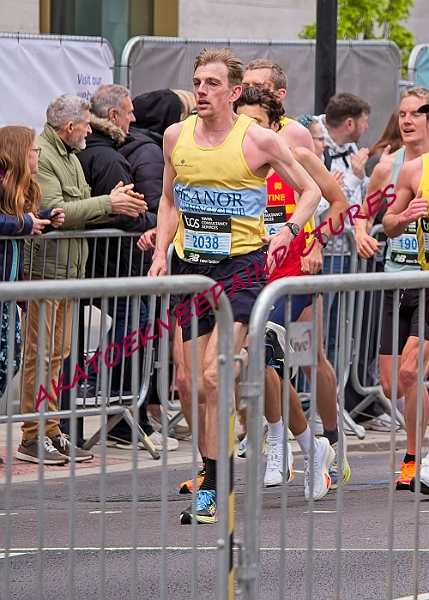 240421LONDONMARAA00427A.JPG