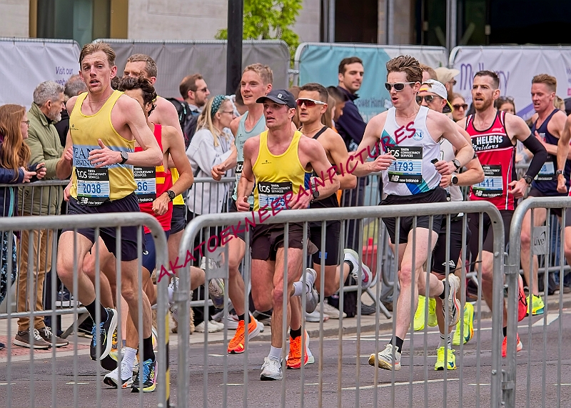 240421LONDONMARAA00429A.JPG