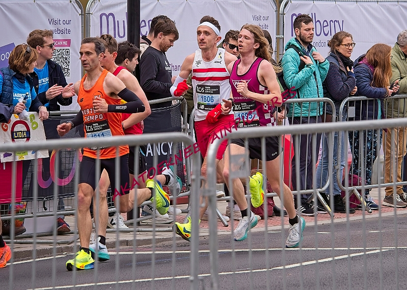 240421LONDONMARAA00443A.JPG