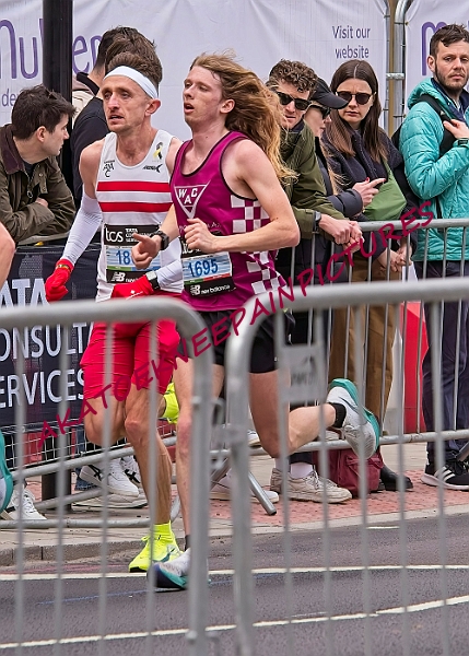 240421LONDONMARAA00445A.JPG