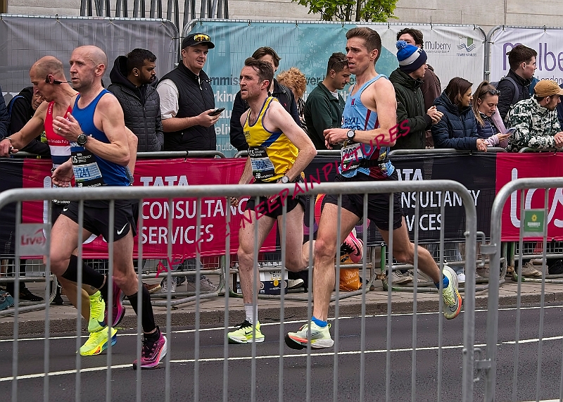 240421LONDONMARAA00474A.JPG