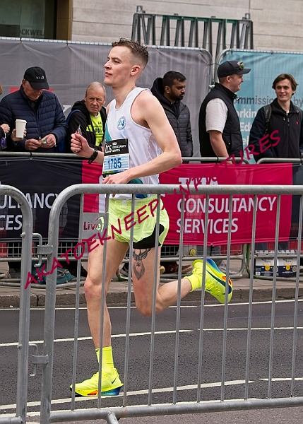 240421LONDONMARAA00496A.JPG